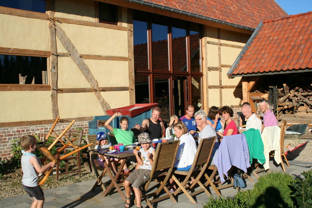 B&B 'T Maanhof Gingelom Exteriör bild
