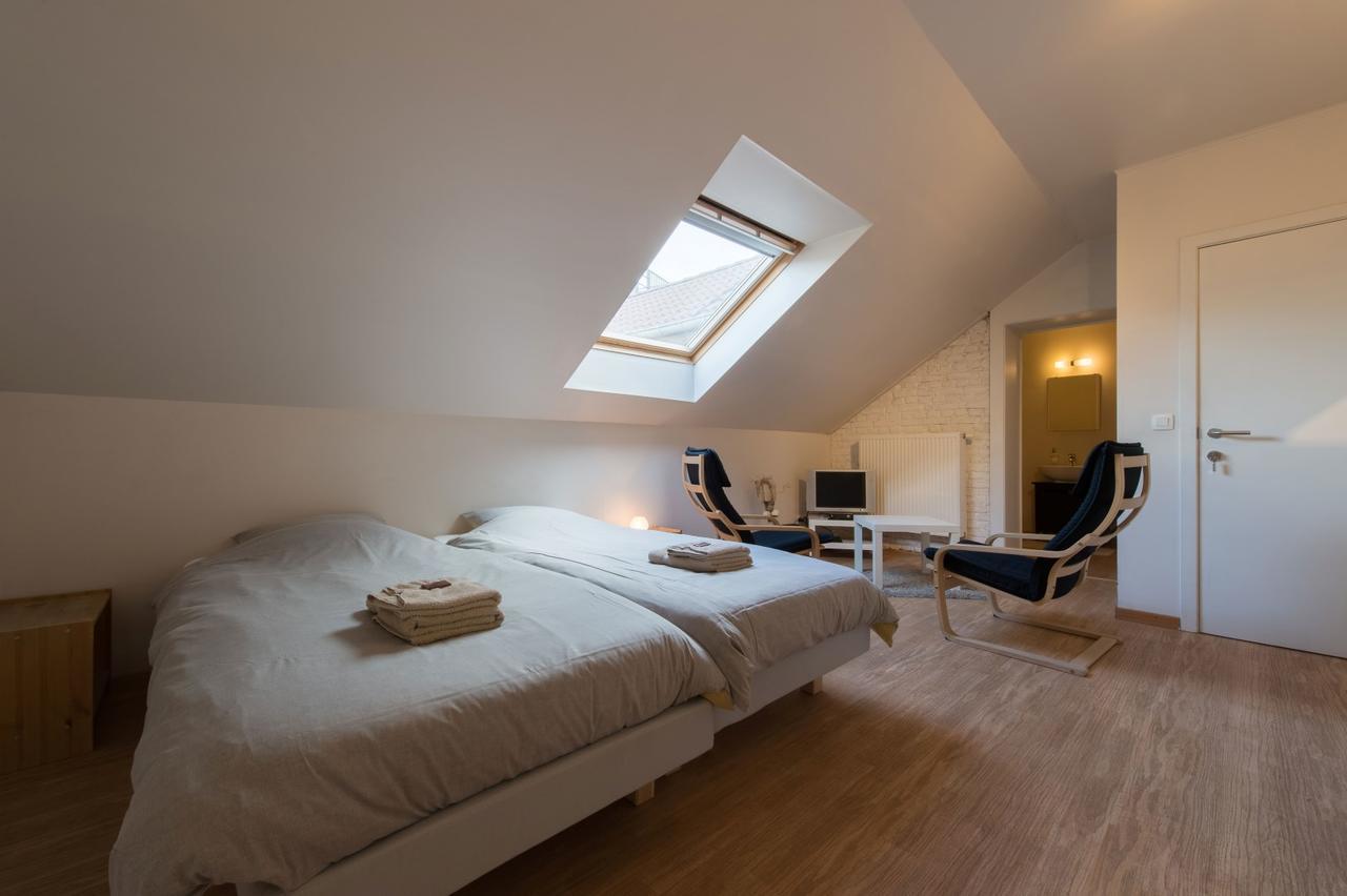 B&B 'T Maanhof Gingelom Exteriör bild