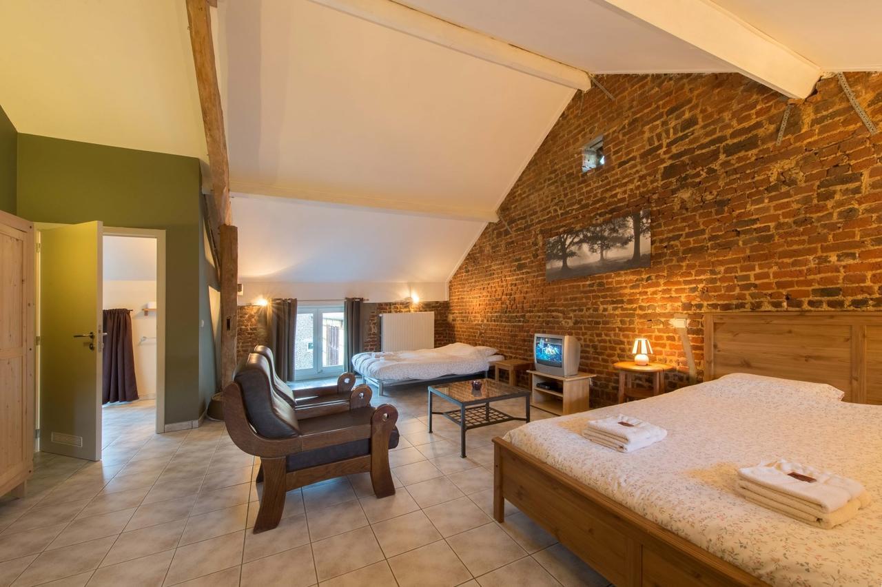 B&B 'T Maanhof Gingelom Exteriör bild