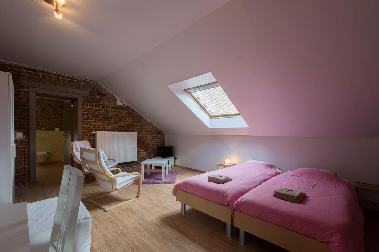B&B 'T Maanhof Gingelom Exteriör bild